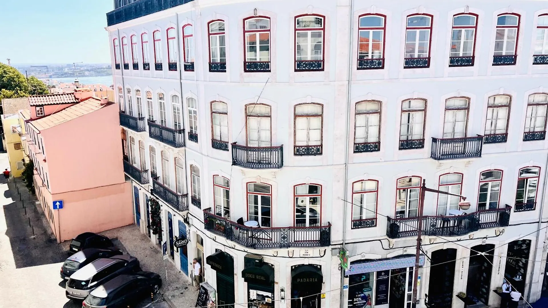 The Royal Prince Garden Apartments In Principe Real Lisbon