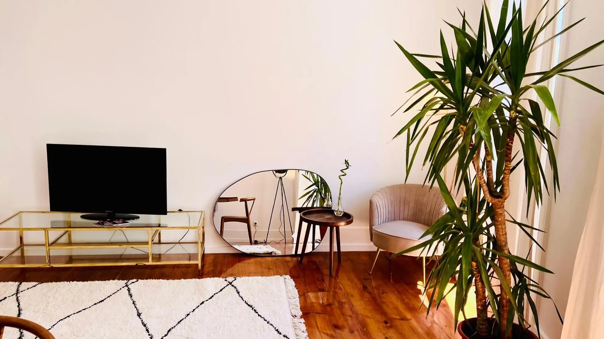The Royal Prince Garden Apartments In Principe Real Portugal